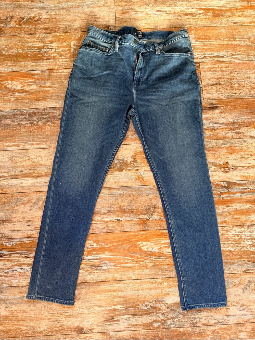 Banana Republic Men’s Travel Skinny Jeans in Medium Blue Wash